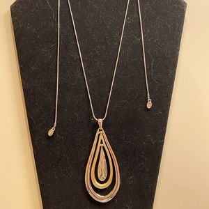 Two tone teardrop design 18” adjustable necklace!